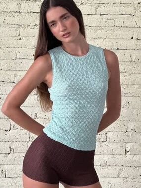 Aura min "textured slim fit crinkle tank top